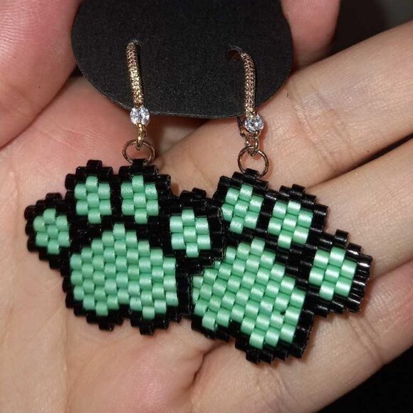 Beaded Paw Print Earrings – 💕 Gift for the pet moms – 18K gold plated hooks - Picture 1 of 5